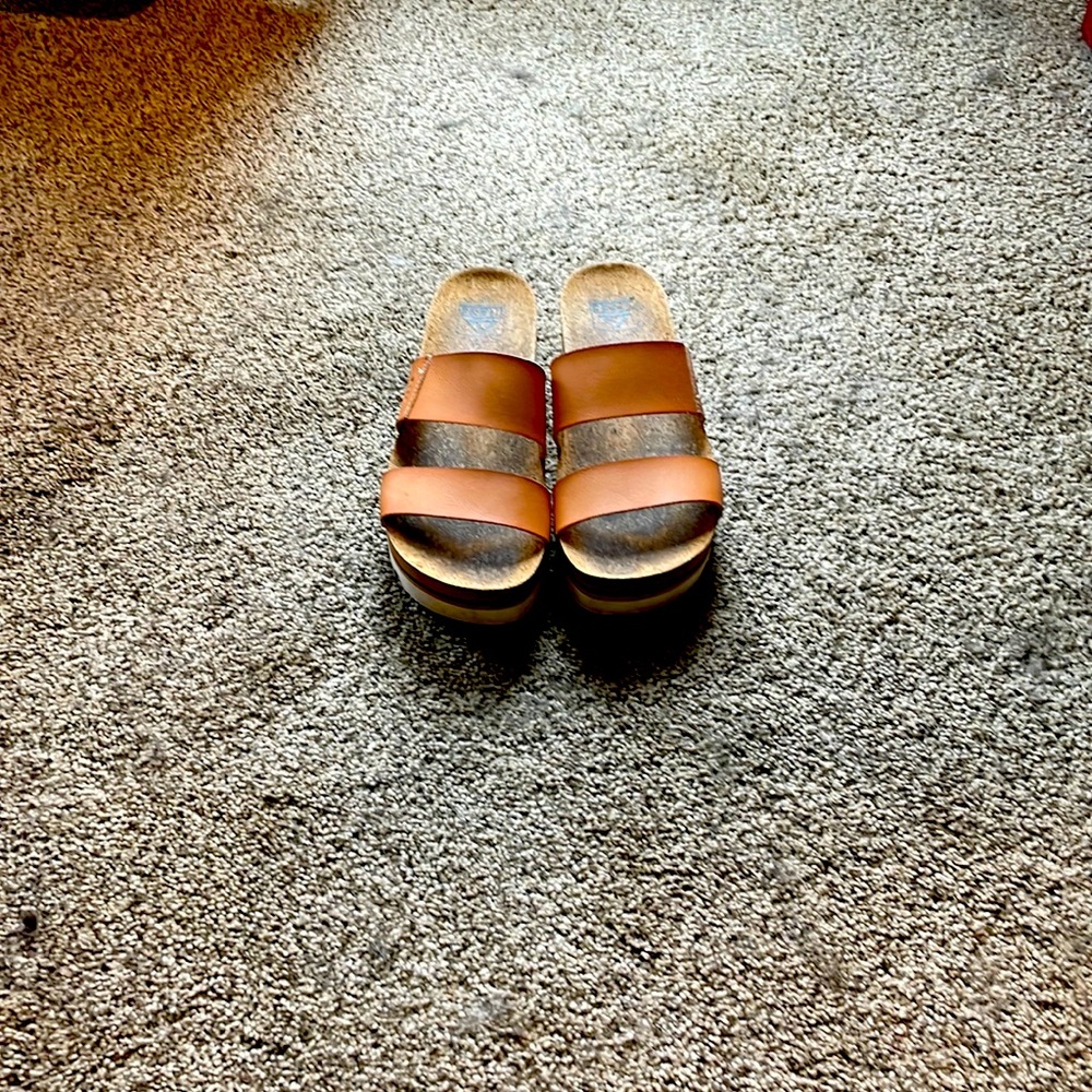 Reef Vista Cushion Hi! Only worn a handful of times.  They are to big!